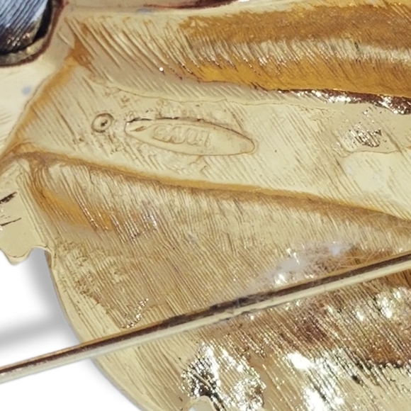 AVON 1994 "ELEGANT ACORN" LARGE  GOLDTONE & SILVERTONE ACORN & LEAF BROOCH - Picture 5 of 5